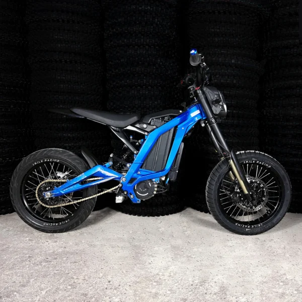 The 16” Supermoto Set is mounted on a Surron e-bike with ON-ROAD tires.
