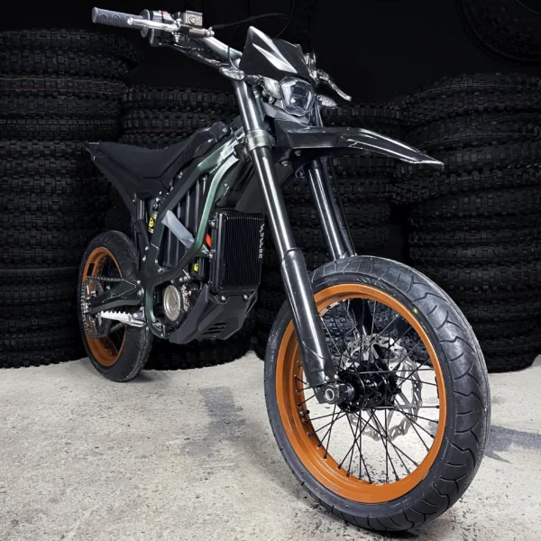 The 17” Supermoto Set is mounted on a Surron Ultra Bee e-bike with ON-ROAD tires.