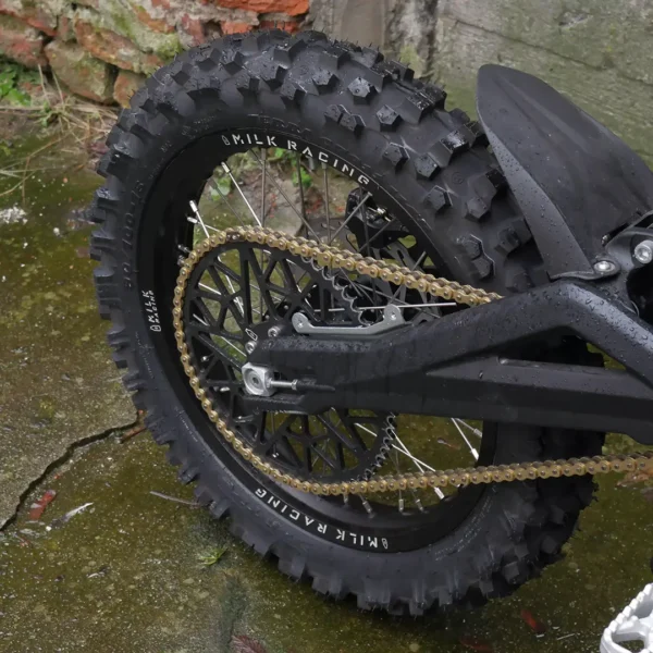 El conjunto de 19&quot; y 16&quot; está montado en una e-bike Talaria con neumáticos OFF-ROAD.