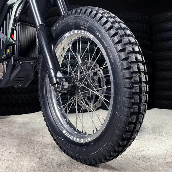 Das 18" Trial Set ist auf einem Surron Ultra Bee E-Bike mit TRIAL-Reifen montiert.